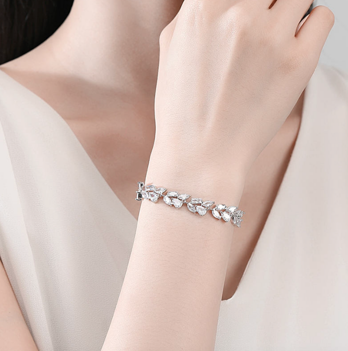 Adjustable Zircon Leaf Bracelet for Women