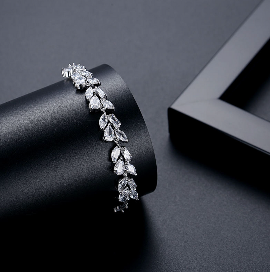 Adjustable Zircon Leaf Bracelet for Women