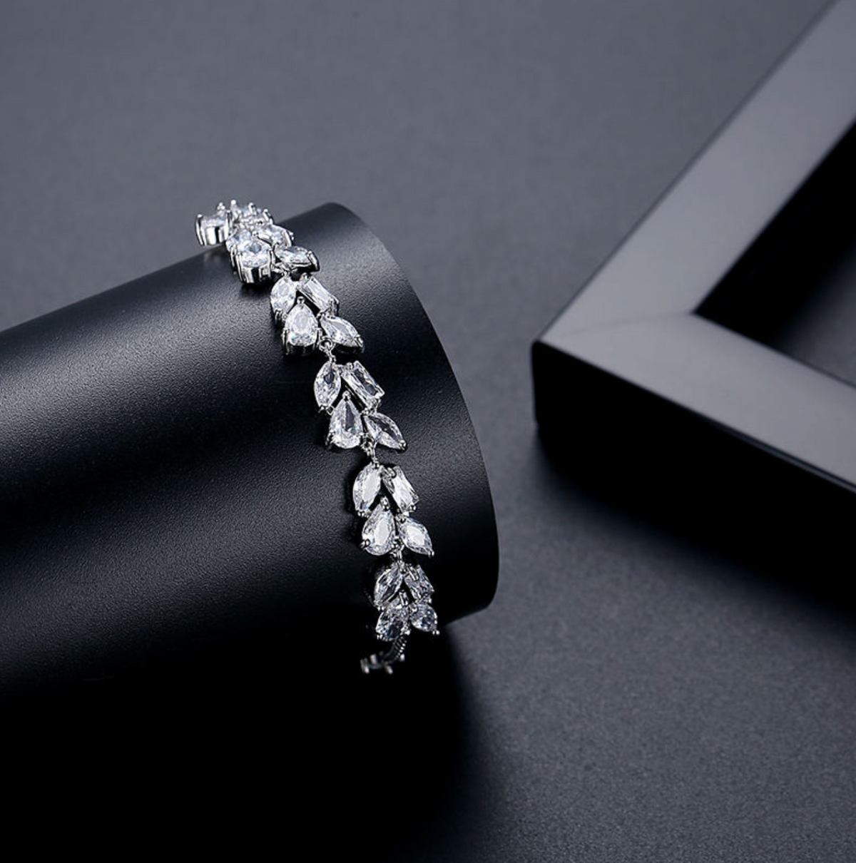 Adjustable Zircon Leaf Bracelet for Women
